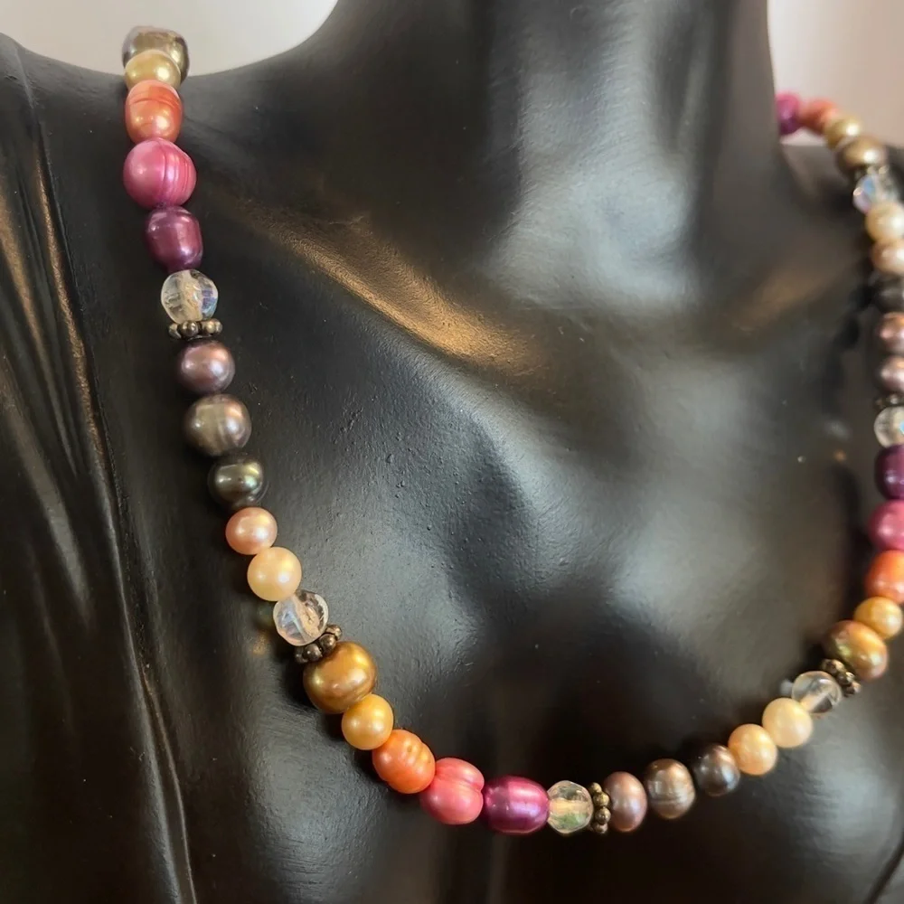 Sterling silver dyed freshwater pearl necklace - Picture 2 of 6